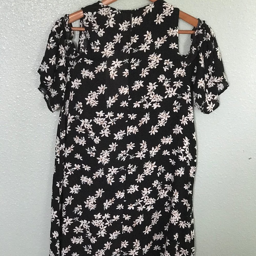 NWT Floral Print Cold Shoulder Ruffle Dress